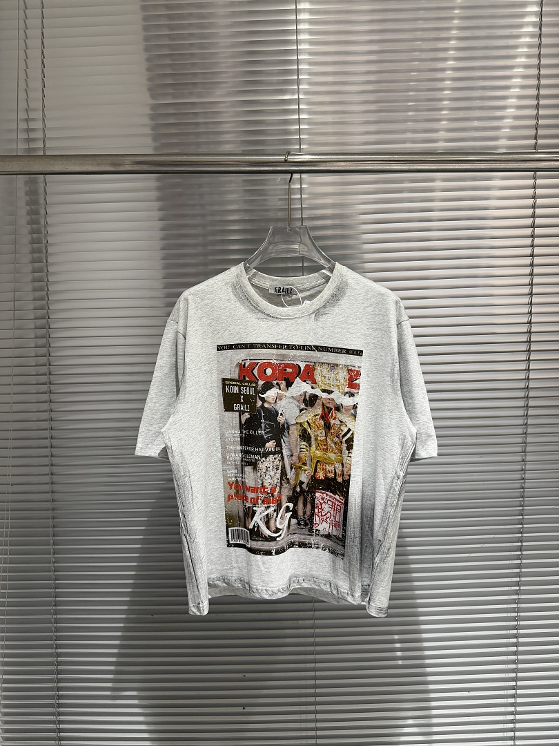 Streetwear Brand Magazine - T-shirt Vintage Distressed con Stampa Effetto