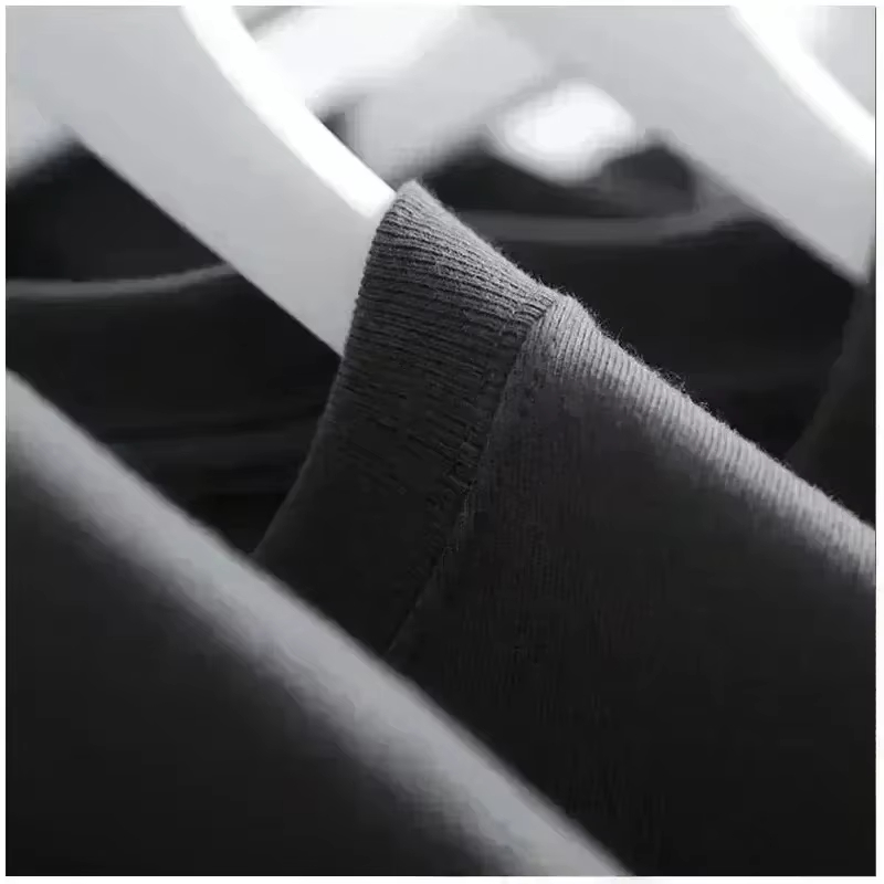 T-shirt bianca classica con st - Streetwear Brand Magazine recensione e prezzo