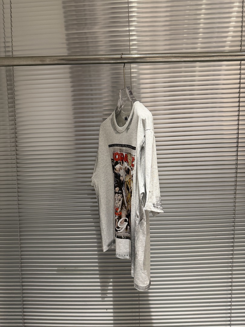 T-shirt Vintage Distressed con - Streetwear Brand Magazine recensione e prezzo