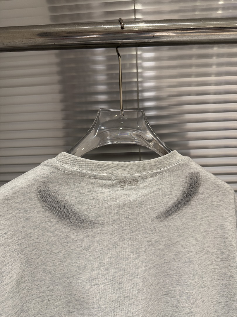 T-shirt Vintage Distressed con - Streetwear Brand Magazine recensione e prezzo